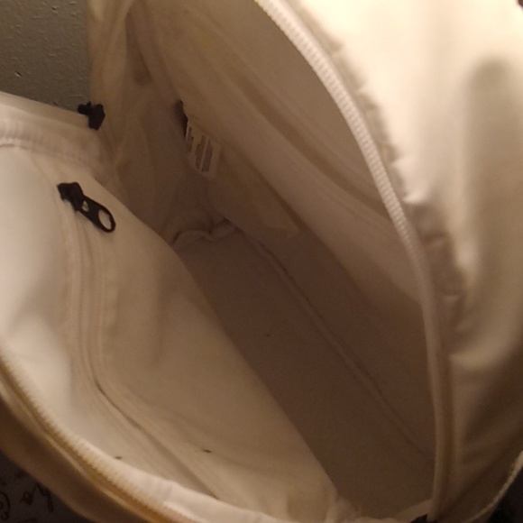 Backpack - Picture 2 of 8